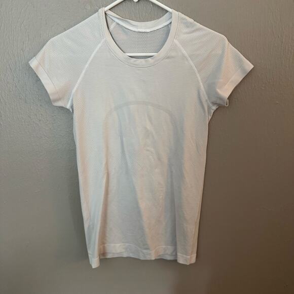 LULULEMON Swiftly Tech White Short Sleeve Size 6 Casual comfort workout - Picture 1 of 5